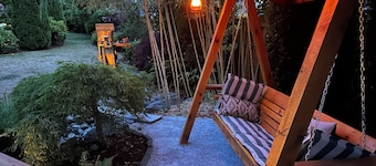 Charming Mill Bay 2 Br Suite