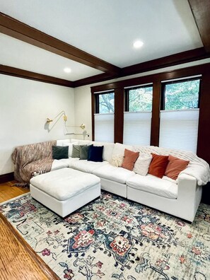 Smart-TV, peis og bøker