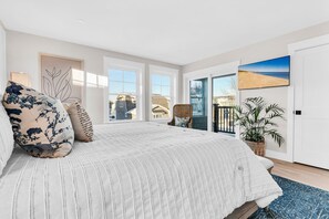 5 bedrooms, desk, iron/ironing board, travel crib - Estate w/ Water Views! Steps to Beach! Sleeps 14! (Saco)