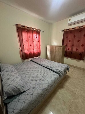 2 bedrooms, bed sheets - House Sukhothai (Chon Buri)