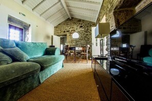 TV - Casa Para Família Completa (Arcos de Valdevez)