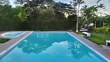 5 outdoor pools