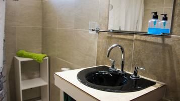 Shower, hair dryer, bidet, towels