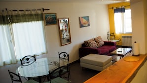 Smart TV - Comfortable duplex with garden, barbecure & parking (esquel)