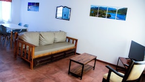 Smart TV - Comfortable duplex with garden, barbecure & parking (esquel)