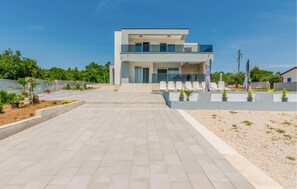 Exterior - 4 bedroom nice home in Slivnica Donja (Slivnica Donja)