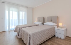 4 bedrooms, travel crib, free WiFi, bed sheets