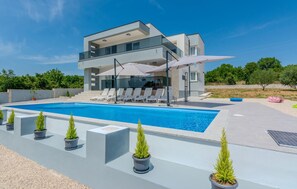 Pool - 4 bedroom nice home in Slivnica Donja (Slivnica Donja)