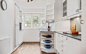 Fridge, stovetop, dishwasher, coffee/tea maker - Amazing apartment in Kolding with WiFi (Kolding)