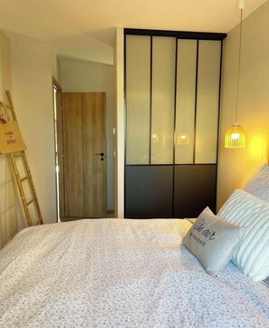 2 bedrooms, iron/ironing board, WiFi, bed sheets - Gîte un air de Provence (Eyguières)