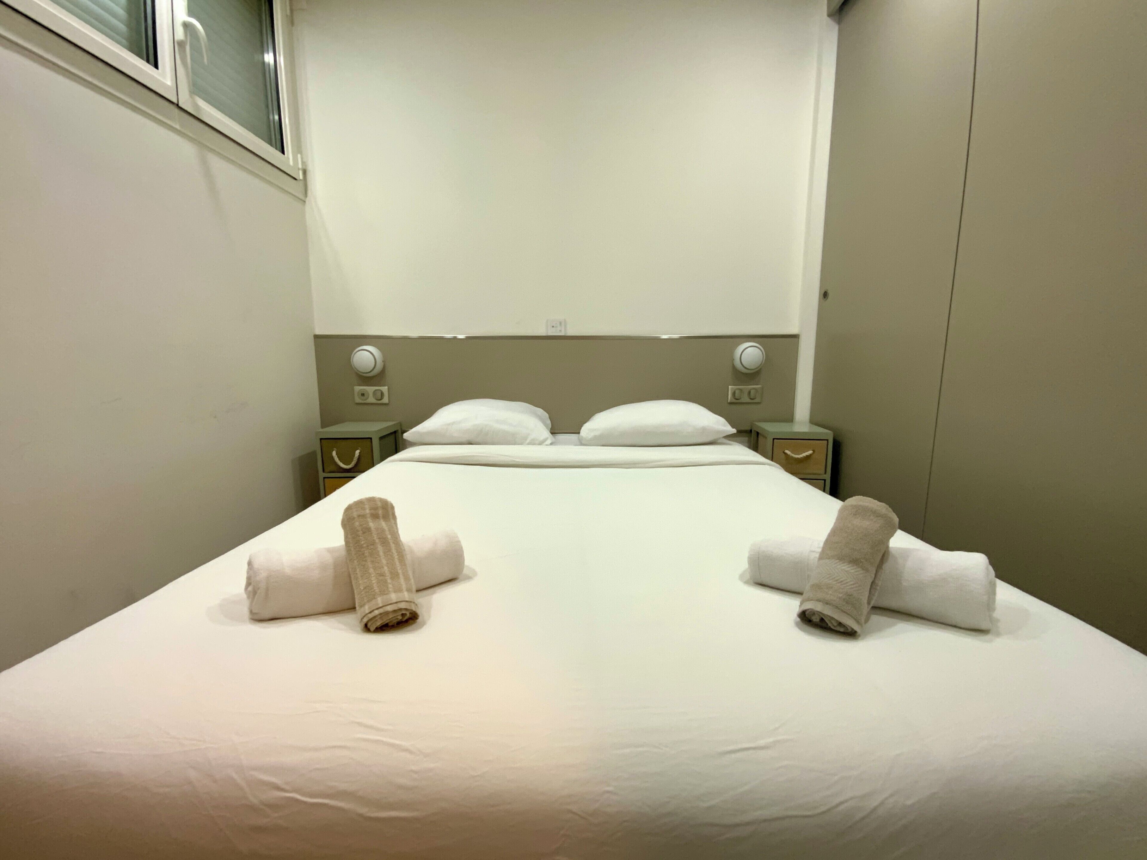 1 slaapkamer, een strijkplank/strijkijzer, wifi, beddengoed