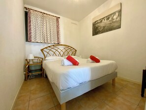 1 habitación, tabla de planchar con plancha, wifi y ropa de cama 