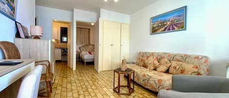 1 dormitorio, tabla de planchar con plancha, wifi