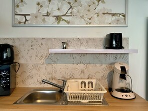 Fridge, microwave, dishwasher, coffee/tea maker
