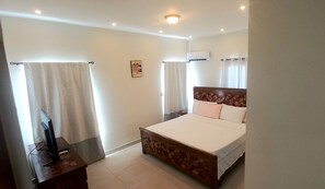 3 slaapkamers, een strijkplank/strijkijzer, gratis wifi, beddengoed