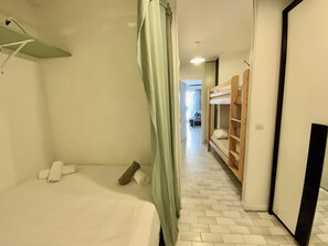 2 chambres, fer et planche à repasser, draps fournis