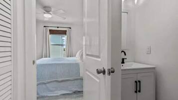 1 chambre, lit parapluie, Wi-Fi gratuit, draps fournis