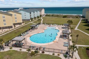 Outdoor pool - Gorgeous Beachfront Condo with Pool (Surf City)