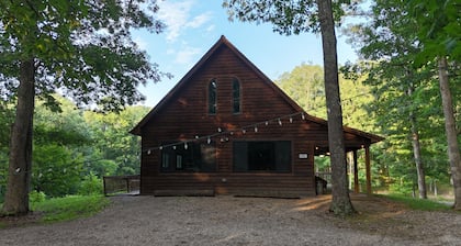 Walk Me Out in the “Morning Dew”. Secluded A-Frame Cabin on Pond with 3 decks