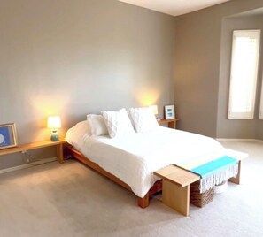 3 makuuhuonetta, työpöytä, Wi-Fi, vuodevaatteet