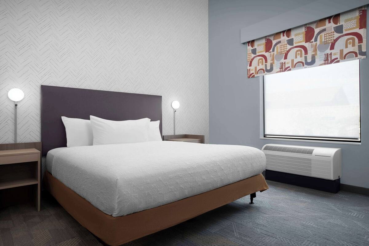 Down comforters, in-room safe, iron/ironing board, WiFi (free)
