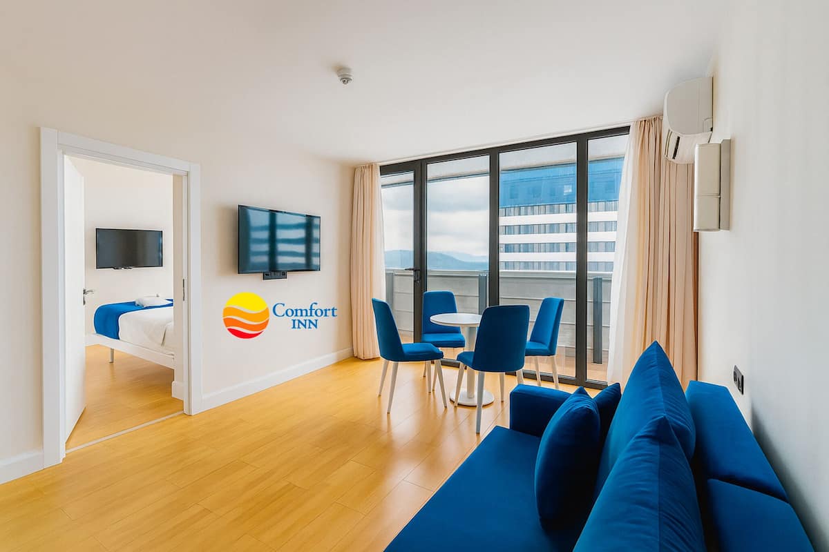 Deluxe Suite, 1 Bedroom, Non Smoking, Sea View | Egyptian cotton sheets, premium bedding, Tempur-Pedic beds, desk