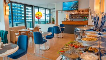 Petit déjeuner continental servi tous les jours en supplément