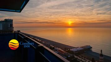 Panoramic Suite | Egyptian cotton sheets, premium bedding, Tempur-Pedic beds, desk