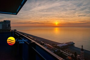 Egyptian cotton sheets, premium bedding, Tempur-Pedic beds, desk - Comfort Inn Orbi City (Batumi)