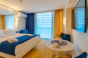  컴포트 스튜디오 스위트, 침실 1개, 금연, 바다 전망 | 이집트산 면 시트, 고급 침구, 템퍼페딕 침대, 책상