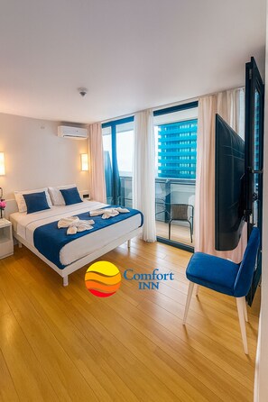 Deluxe Suite, 1 Bedroom, Non Smoking, Sea View | Egyptian cotton sheets, premium bedding, Tempur-Pedic beds, desk - Comfort Inn Orbi City (Batumi)