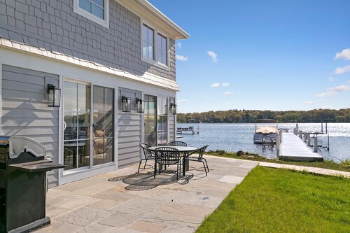 Lakefront Beach Cottage with Boat Slip