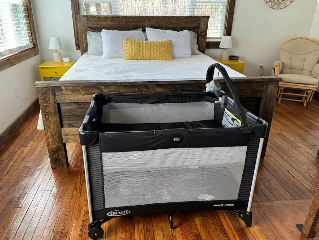 3 bedrooms, iron/ironing board, travel crib, free WiFi