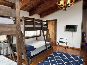 3 bedrooms, iron/ironing board, travel cot, free WiFi