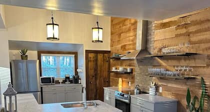 Beautiful rustic/newly renovated Home near Gettysburg, PA