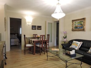 TV - Apartamento Confortable de 4 Dormitorios y 2 Baños en Cardona (Cardona)