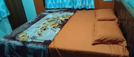 4 bedrooms, WiFi, bed sheets