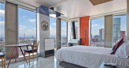 Skyview PentHouse w/Pool & more in Luxury Building
