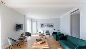 Unclassified image, 3 of 18, button - iFlat | Bright and Modern Flat near the Pantheon (Roma)