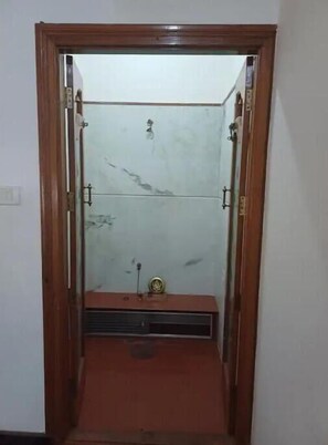 石鹸、シャンプー、トイレットペーパー