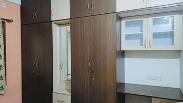 3 bedrooms, WiFi, bed sheets