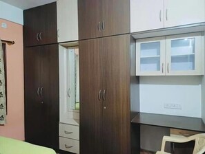 3 室のベッドルーム、WiFi、ベッドシーツ