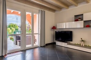 Living area - Residence Jasmine Pool and Garden (Porte Rosse)