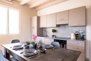 Fridge, oven, stovetop, dishwasher