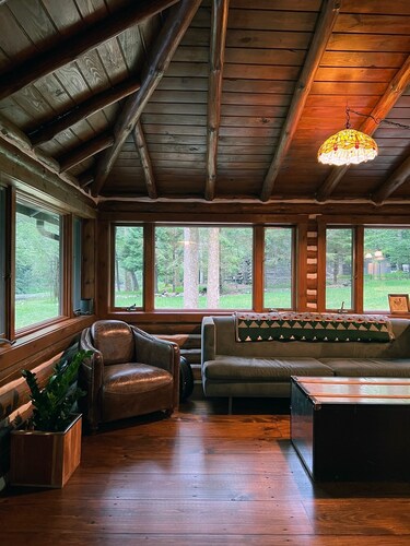 Cozy Chic Creekside Log Cabin