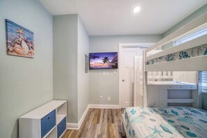 3 bedrooms, iron/ironing board, WiFi (free), bed sheets