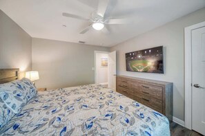 3 bedrooms, iron/ironing board, WiFi, bed sheets - Four Shores #3 Gulf Condo Direct Gulf with Pool & Spa (Indian Shores)