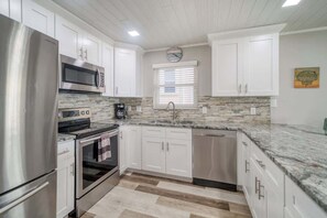 Coffee/tea maker, fridge, microwave, oven