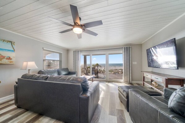 TV - Four Shores Sunset Condo Direct Gulf w/ Pool & Spa (Indian Shores)