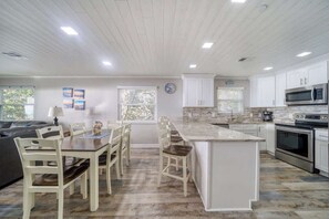 Coffee/tea maker, fridge, microwave, oven